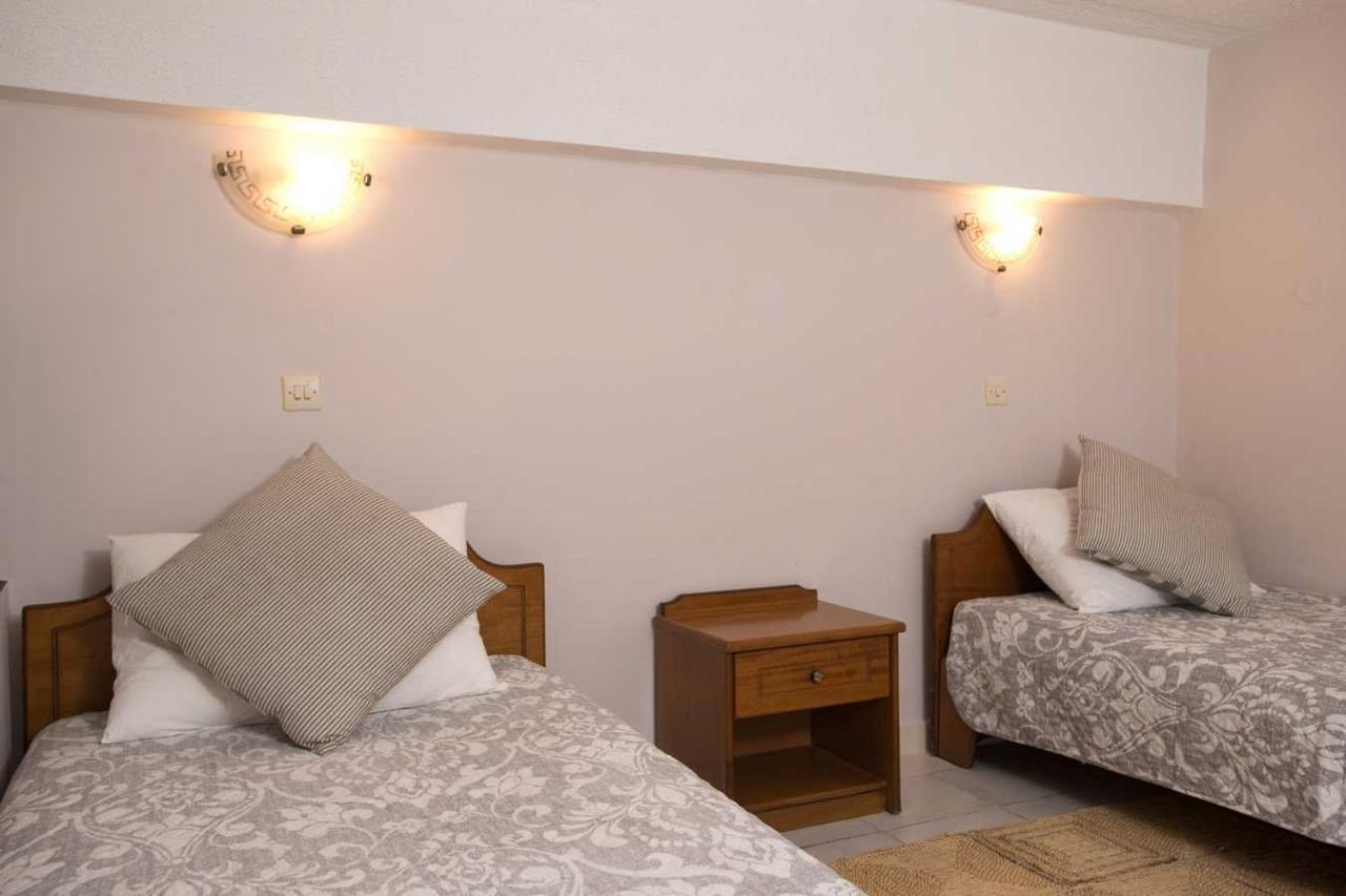 Bristol Residence Рода Екстериор снимка